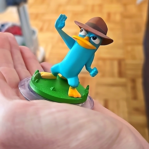 Phineas & Ferb Perry the Platypus Interactive Action Figure - Picture 3 of 4